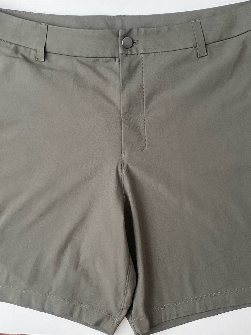 Lululemon ABC Men's Olive Green Stretch Casual Shorts 7” Size 40